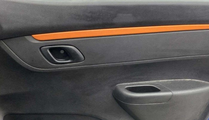 2018 Renault Kwid CLIMBER 1.0, Petrol, Manual, 48,219 km, Driver Side Door Panels Control