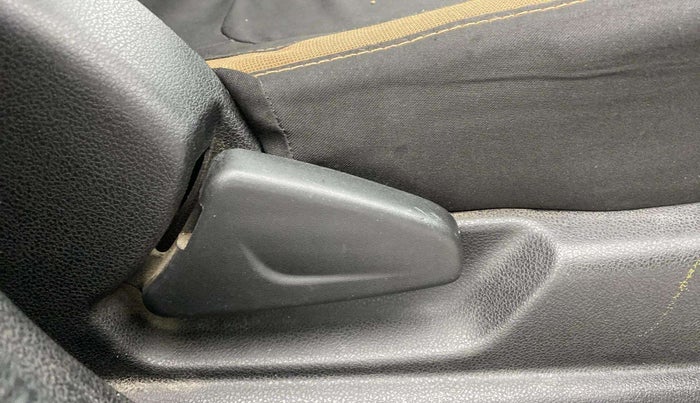 2018 Renault Kwid CLIMBER 1.0, Petrol, Manual, 48,219 km, Driver Side Adjustment Panel