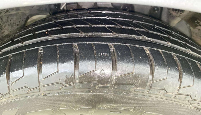 2016 Ford Ecosport TITANIUM 1.5L DIESEL, Diesel, Manual, 1,36,505 km, Right Front Tyre Tread