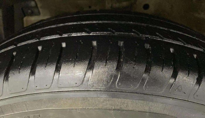 2013 Maruti Swift Dzire VXI, Petrol, Manual, 75,902 km, Left Front Tyre Tread