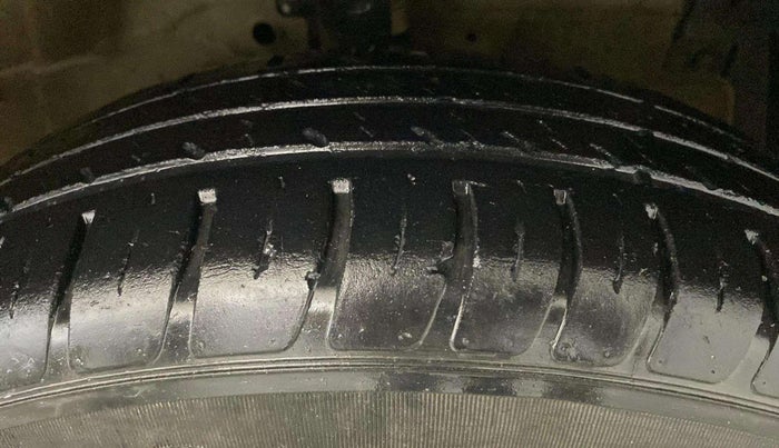 2013 Maruti Swift Dzire VXI, Petrol, Manual, 75,902 km, Right Rear Tyre Tread