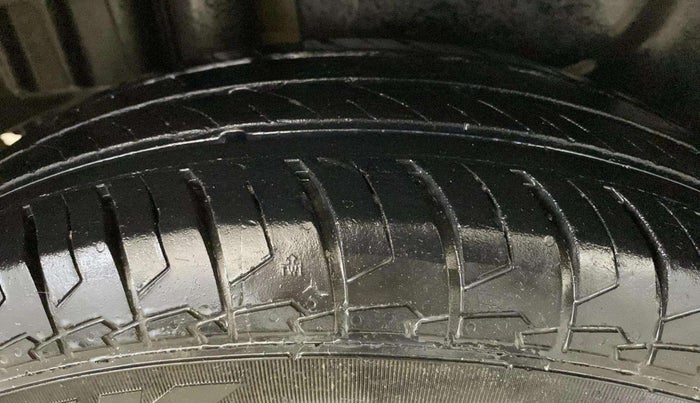 2013 Maruti Swift Dzire VXI, Petrol, Manual, 75,902 km, Right Front Tyre Tread