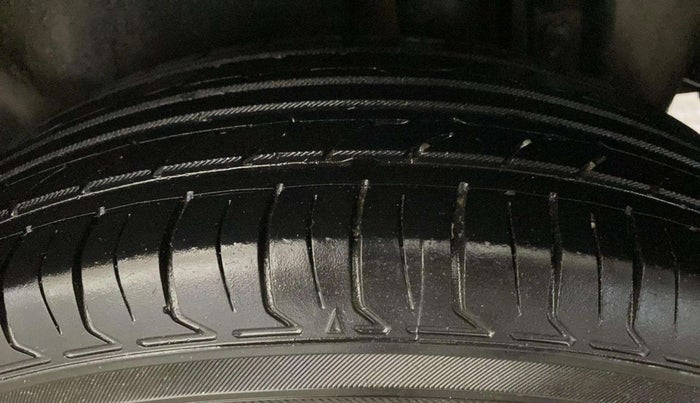 2013 Maruti Swift Dzire VXI, Petrol, Manual, 75,902 km, Left Rear Tyre Tread
