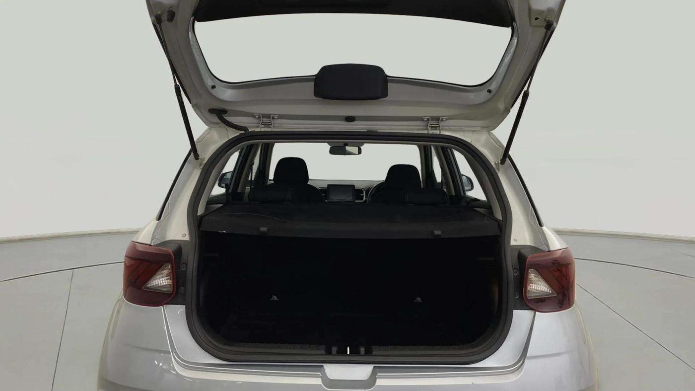 2020 Hyundai VENUE SX 1.5 CRDI, Diesel, Manual, 31,701 km, Boot Open Zoomed View