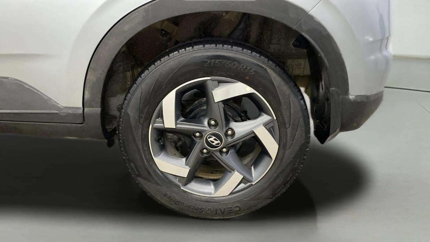 2020 Hyundai VENUE SX 1.5 CRDI, Diesel, Manual, 31,701 km, Left Rear Wheel