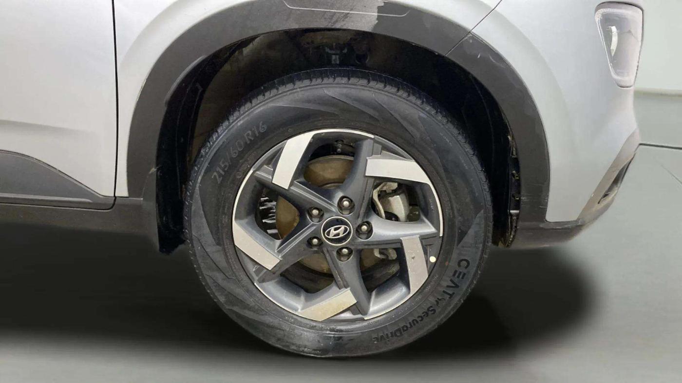2020 Hyundai VENUE SX 1.5 CRDI, Diesel, Manual, 31,701 km, Right Front Wheel