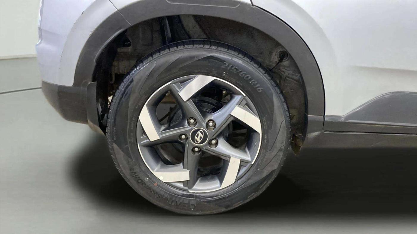 2020 Hyundai VENUE SX 1.5 CRDI, Diesel, Manual, 31,701 km, Right Rear Wheel
