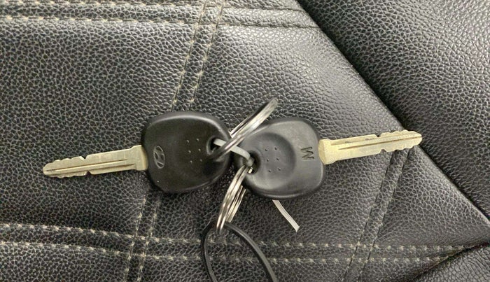 2018 Hyundai Eon ERA +, Petrol, Manual, 77,720 km, Key Close Up