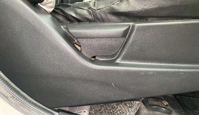 2018 Hyundai Eon ERA +, Petrol, Manual, 77,720 km, Driver Side Adjustment Panel