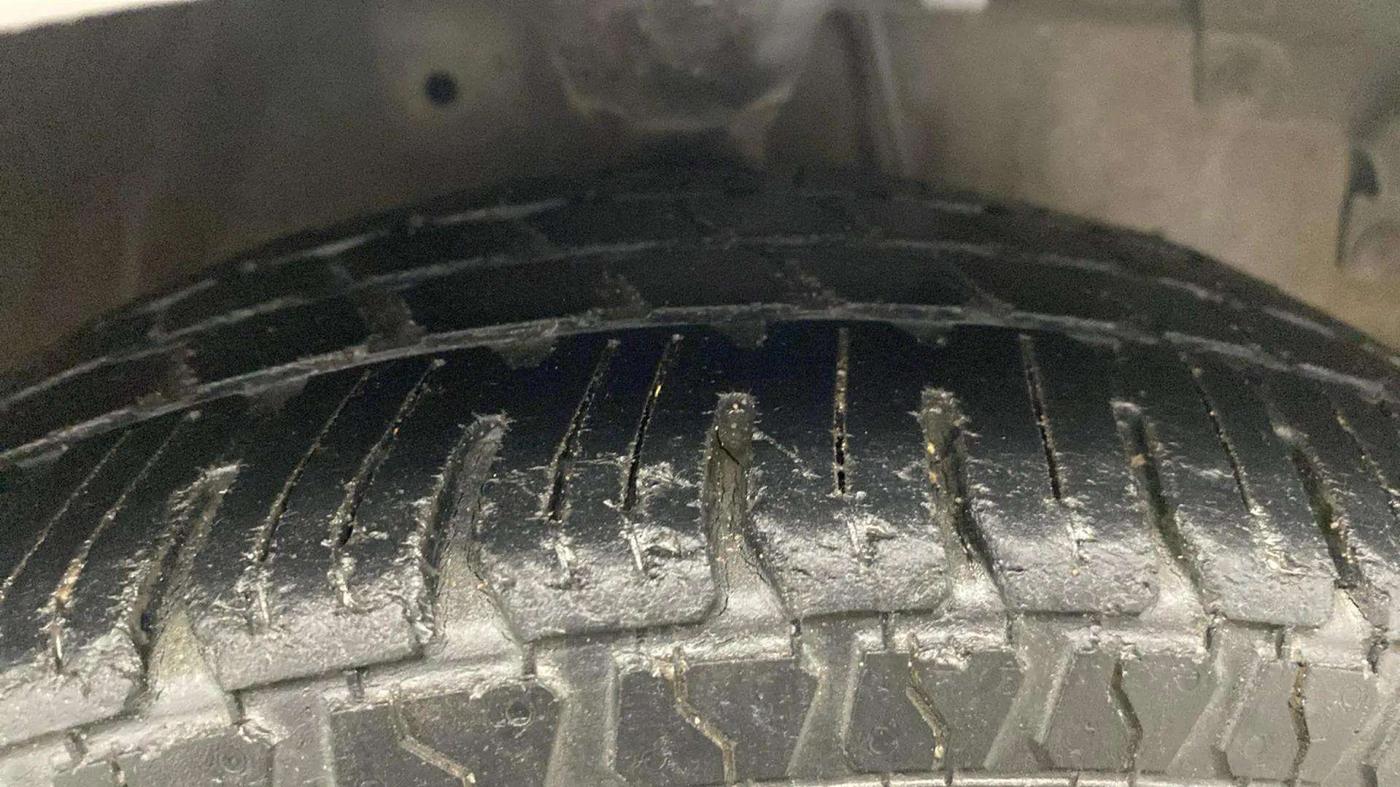 2018 Hyundai Eon ERA +, Petrol, Manual, 77,720 km, Right Front Tyre Tread