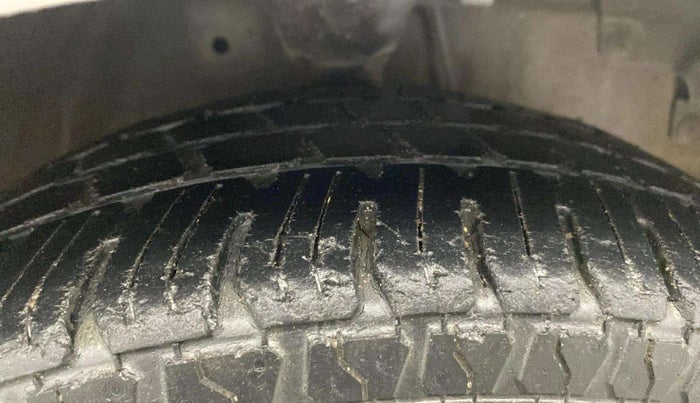 2018 Hyundai Eon ERA +, Petrol, Manual, 77,720 km, Right Front Tyre Tread