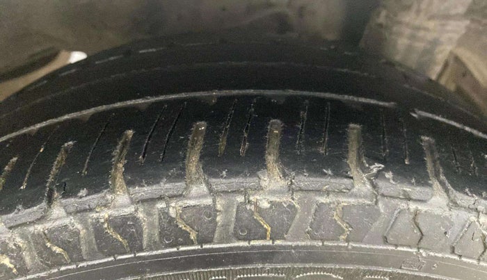 2018 Hyundai Eon ERA +, Petrol, Manual, 77,720 km, Left Rear Tyre Tread