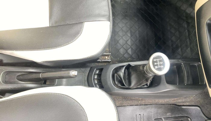 2017 Maruti Wagon R 1.0 VXI, Petrol, Manual, 47,616 km, Gear Lever