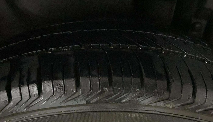 2013 Maruti Swift Dzire VXI, CNG, Manual, 65,518 km, Left Rear Tyre Tread