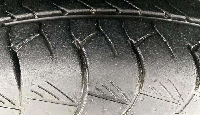 2018 Renault Duster RXS CVT, Petrol, Automatic, 71,214 km, Left Front Tyre Tread
