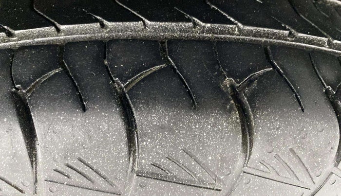 2018 Renault Duster RXS CVT, Petrol, Automatic, 71,214 km, Left Rear Tyre Tread