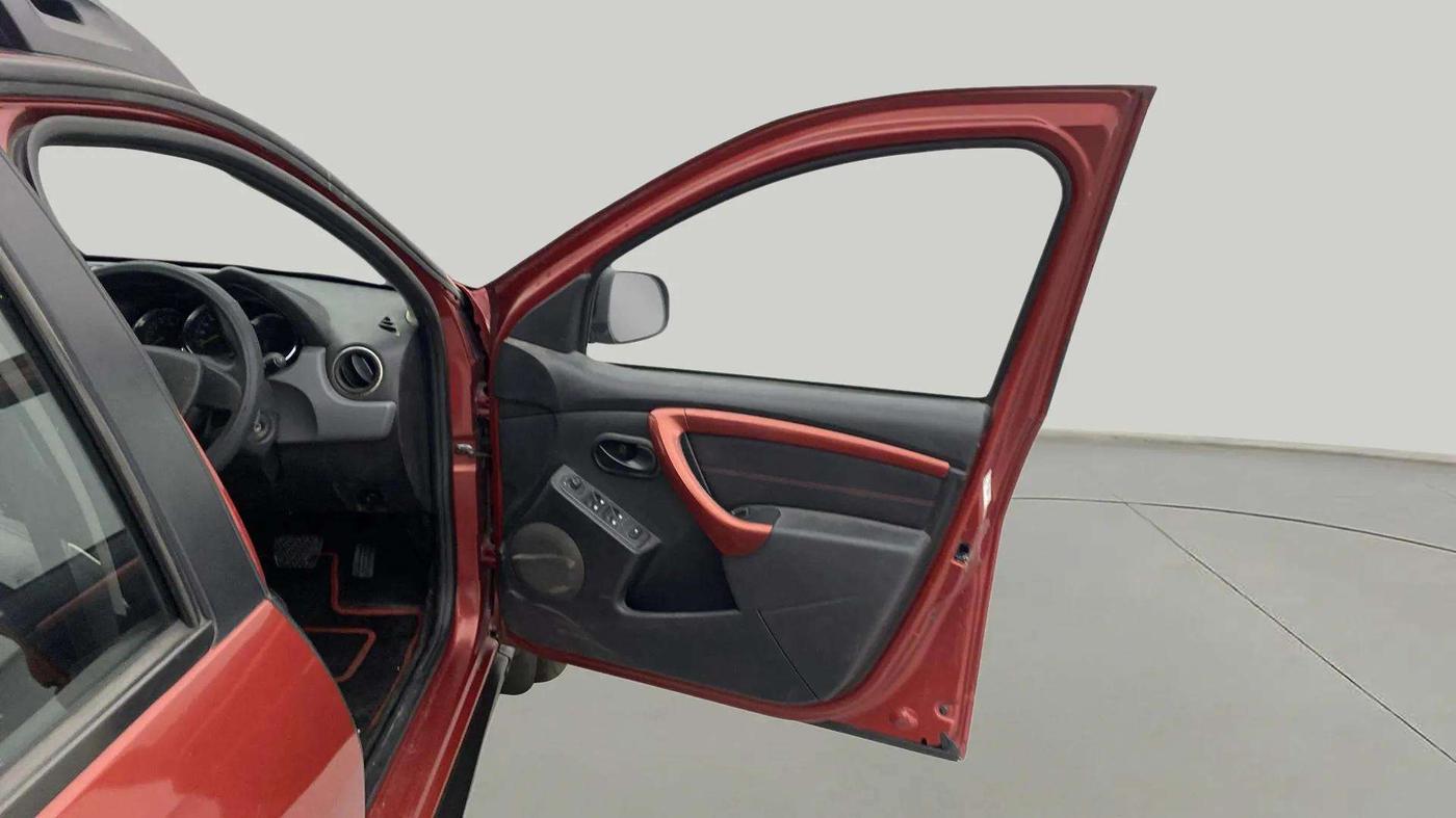 2018 Renault Duster RXS CVT, Petrol, Automatic, 71,315 km, RHS Front Door