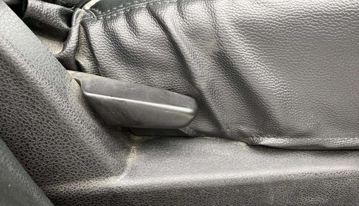 2018 Renault Duster RXS CVT, Petrol, Automatic, 71,214 km, Driver Side Adjustment Panel