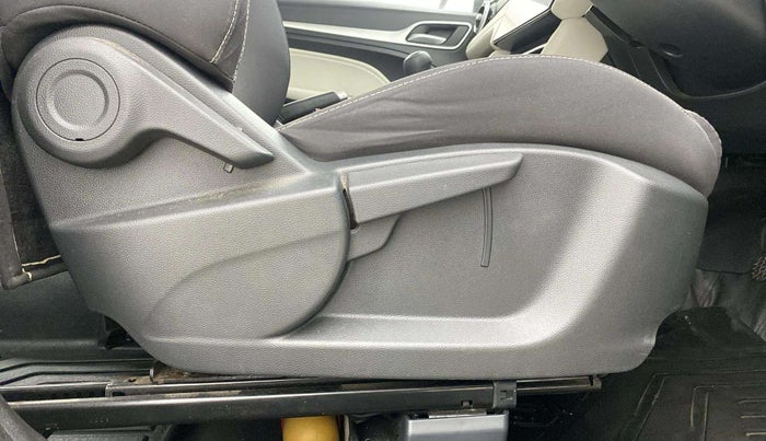 2023 MG ASTOR SMART 1.5 MT, Petrol, Manual, 21,778 km, Driver Side Adjustment Panel