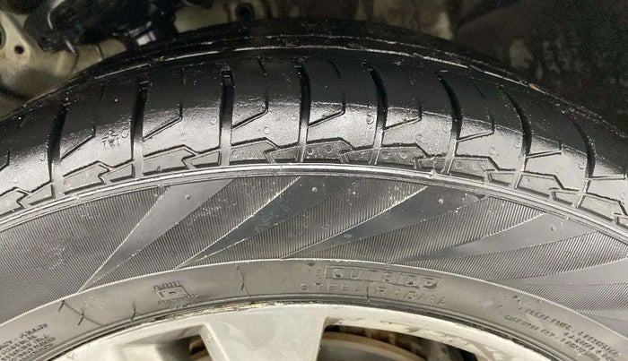 2020 KIA SELTOS HTX IVT 1.5 PETROL, Petrol, Automatic, 1,17,814 km, Right Front Tyre Tread