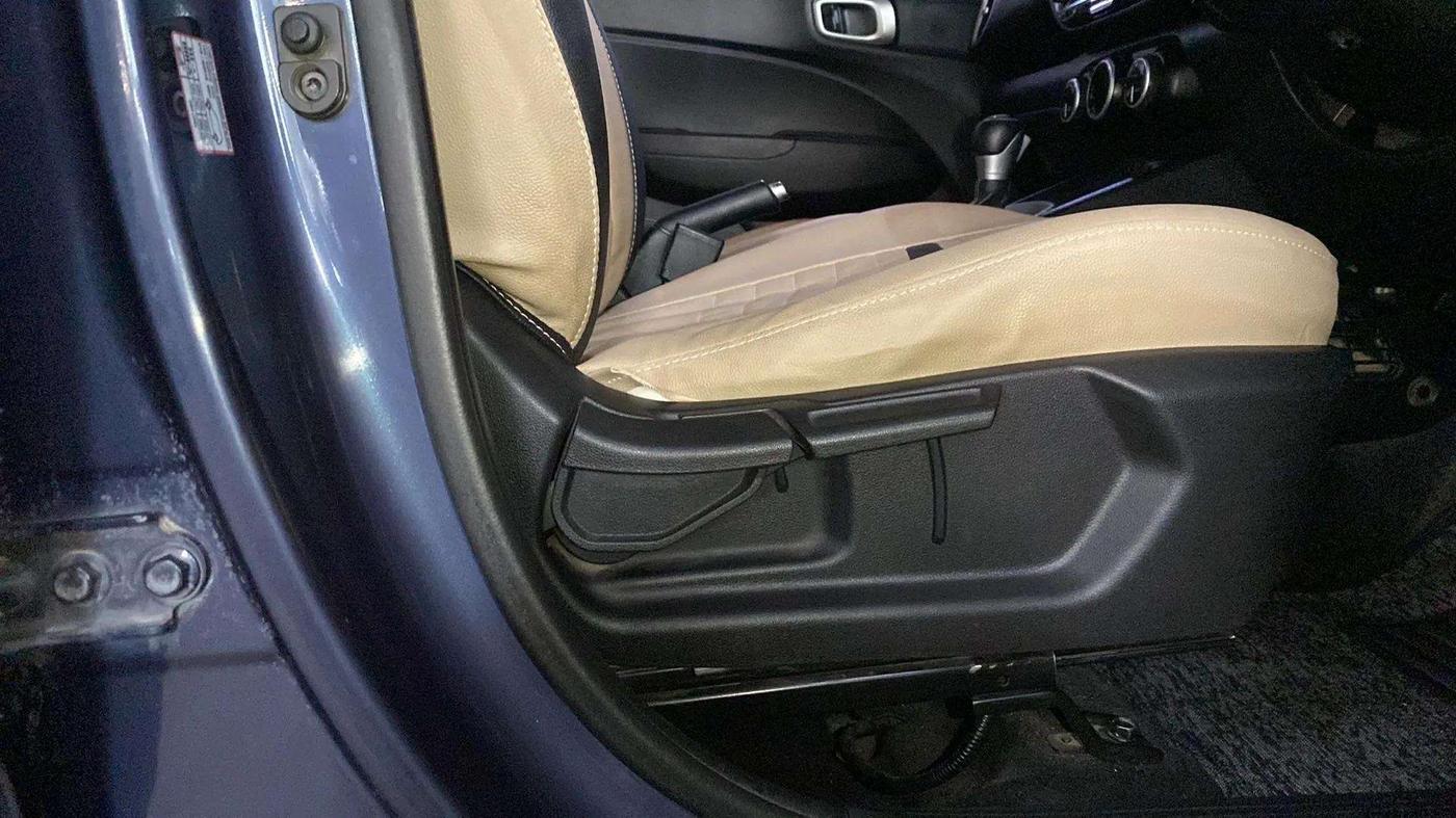 2020 Hyundai VENUE SX PLUS 1.0 TURBO DCT, Petrol, Automatic, 38,579 km, Driver Side Adjustment Panel