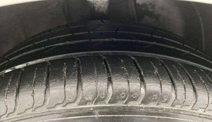 2023 Hyundai NEW I20 ASTA 1.2 MT, Petrol, Manual, 25,860 km, Right Front Tyre Tread