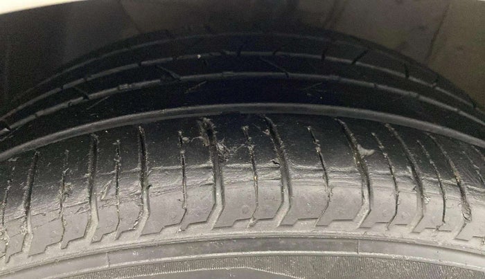 2023 Hyundai NEW I20 ASTA 1.2 MT, Petrol, Manual, 25,860 km, Left Front Tyre Tread