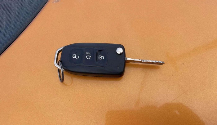 2016 Tata Tiago XZ PETROL, Petrol, Manual, 52,448 km, Key Close Up