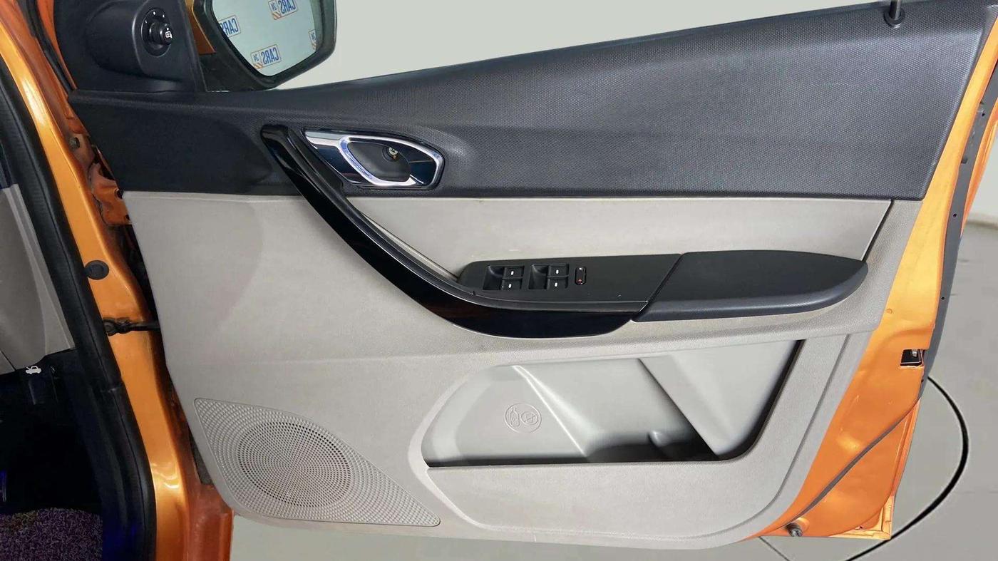 2016 Tata Tiago XZ PETROL, Petrol, Manual, 52,448 km, Driver Side Door Panels Control