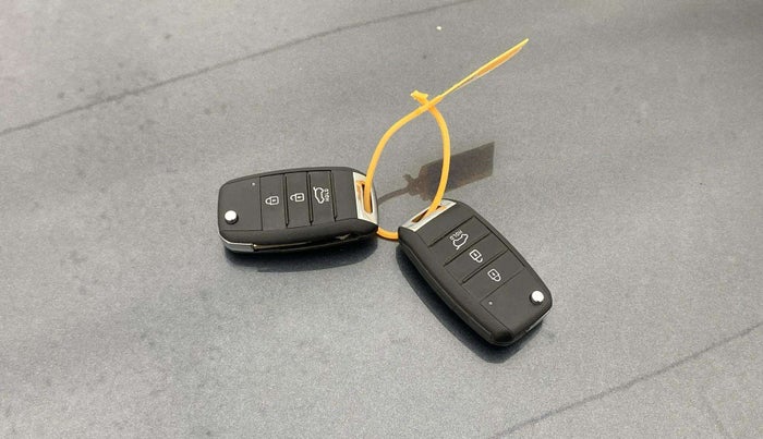2023 KIA CARENS PRESTIGE 1.5 PETROL 7 STR, Petrol, Manual, 35,036 km, Key Close Up