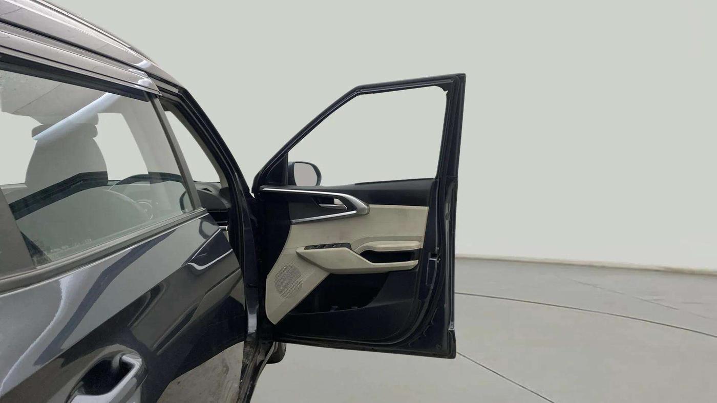 2023 KIA CARENS PRESTIGE 1.5 PETROL 7 STR, Petrol, Manual, 35,305 km, RHS Front Door