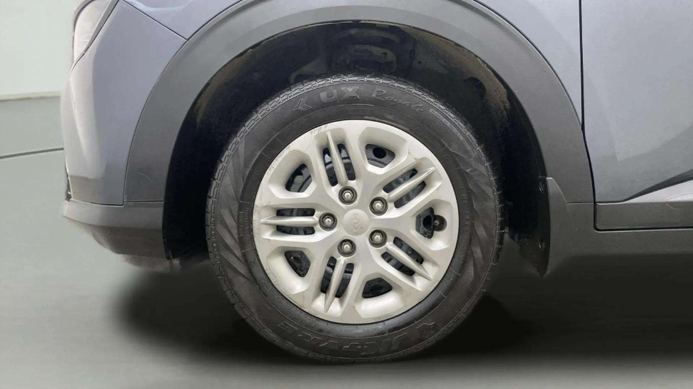 2023 KIA CARENS PRESTIGE 1.5 PETROL 7 STR, Petrol, Manual, 35,305 km, Left Front Wheel