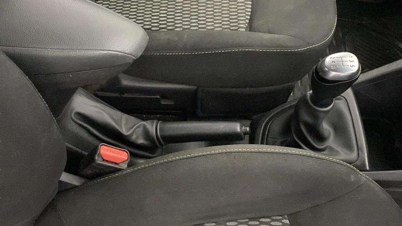 2018 Renault Captur RXE PETROL, Petrol, Manual, 62,461 km, Gear Lever