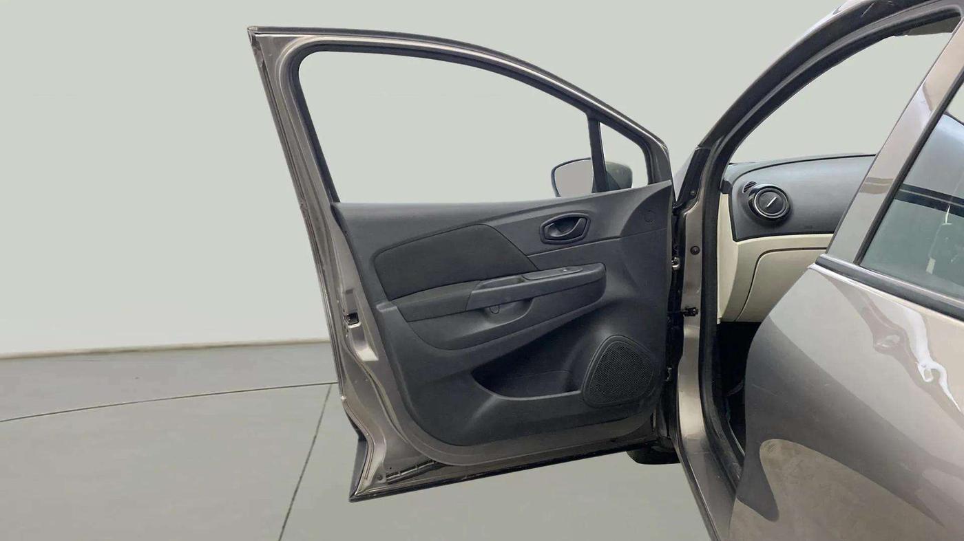 2018 Renault Captur RXE PETROL, Petrol, Manual, 62,461 km, LHS Front Door