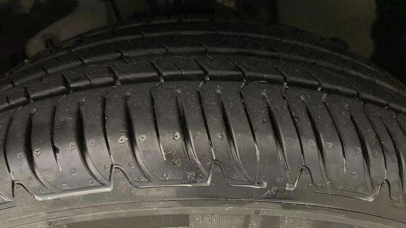 2018 Renault Captur RXE PETROL, Petrol, Manual, 62,461 km, Left Front Tyre Tread
