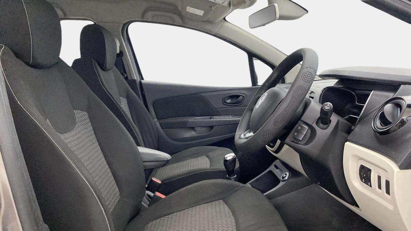 2018 Renault Captur RXE PETROL, Petrol, Manual, 62,461 km, Right Side Front Door Cabin