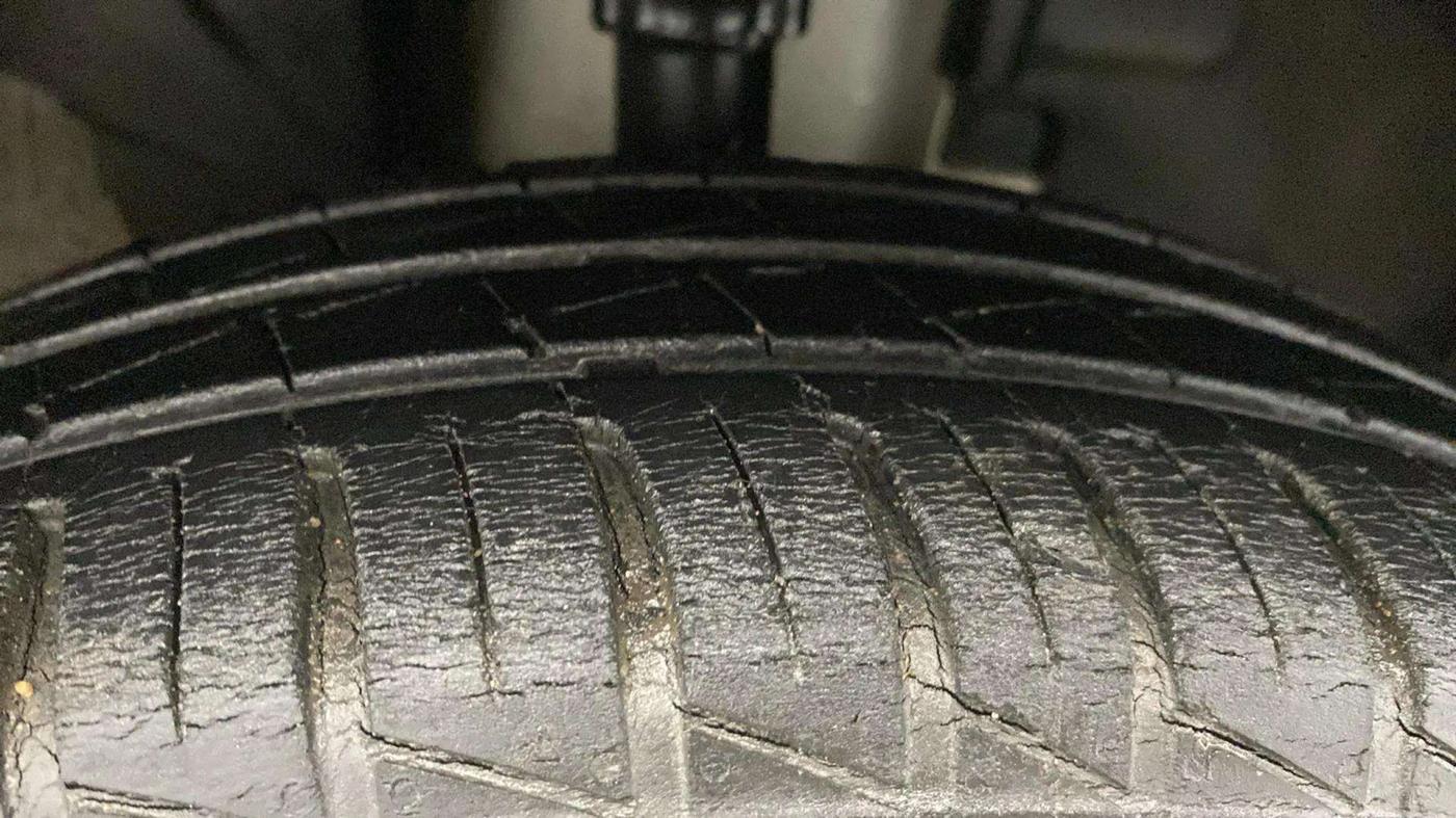 2021 Renault Kwid RXL, Petrol, Manual, 34,145 km, Right Front Tyre Tread