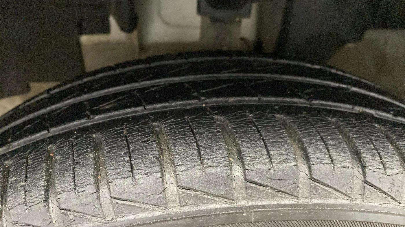2021 Renault Kwid RXL, Petrol, Manual, 34,145 km, Left Front Tyre Tread