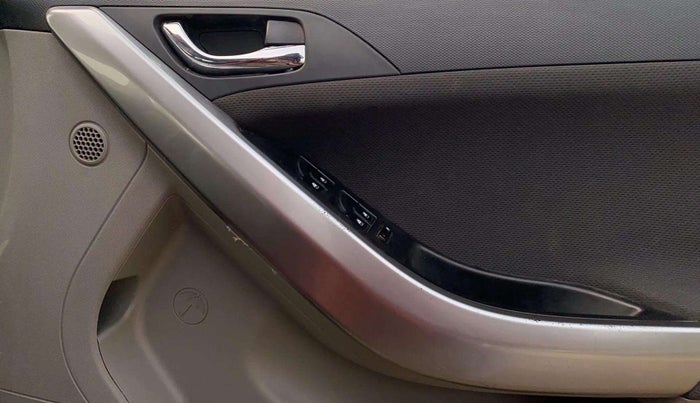 2018 Tata NEXON XZ PLUS DIESEL, Diesel, Manual, 59,205 km, Driver Side Door Panels Control
