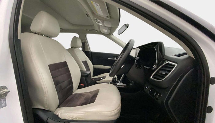 2022 KIA SELTOS HTK PLUS 1.5 DIESEL IMT, Diesel, Manual, 54,249 km, Right Side Front Door Cabin