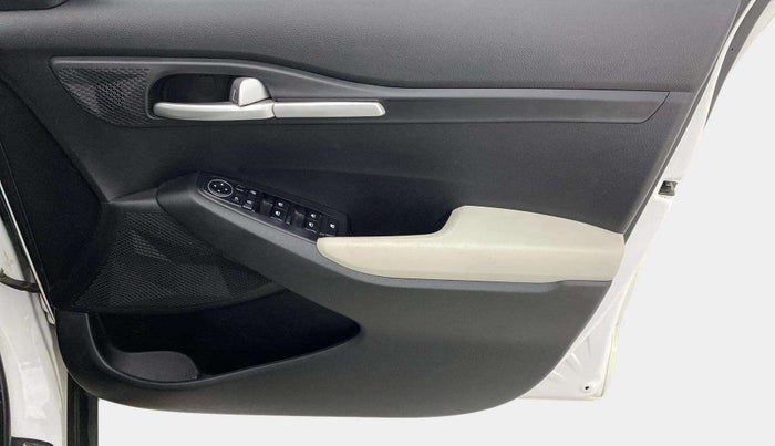 2022 KIA SELTOS HTK PLUS 1.5 DIESEL IMT, Diesel, Manual, 54,249 km, Driver Side Door Panels Control