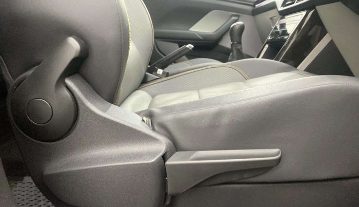 2021 Skoda KUSHAQ STYLE 1.0L TSI MT, Petrol, Manual, 26,008 km, Driver Side Adjustment Panel