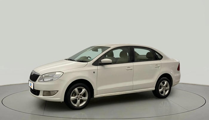 2014 Skoda Rapid AMBITION 1.6 MPI MT PLUS, Petrol, Manual, 69,765 km, Left Front Diagonal