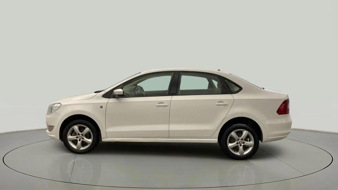 2014 Skoda Rapid AMBITION 1.6 MPI MT PLUS, Petrol, Manual, 69,765 km, Left Side