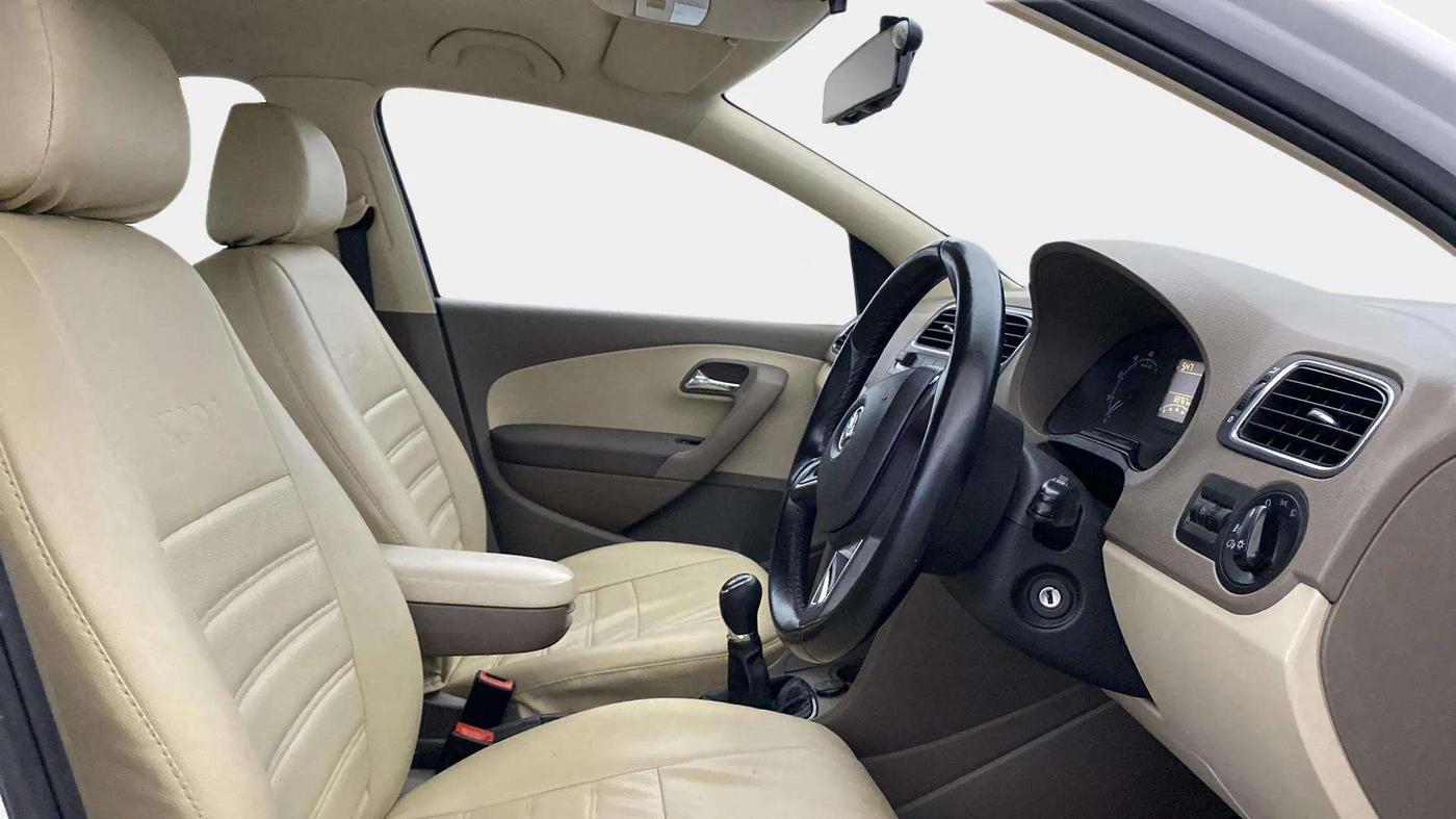 2014 Skoda Rapid AMBITION 1.6 MPI MT PLUS, Petrol, Manual, 69,765 km, Right Side Front Door Cabin