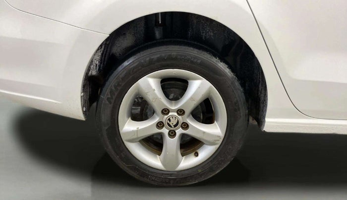 2014 Skoda Rapid AMBITION 1.6 MPI MT PLUS, Petrol, Manual, 69,765 km, Right Rear Wheel