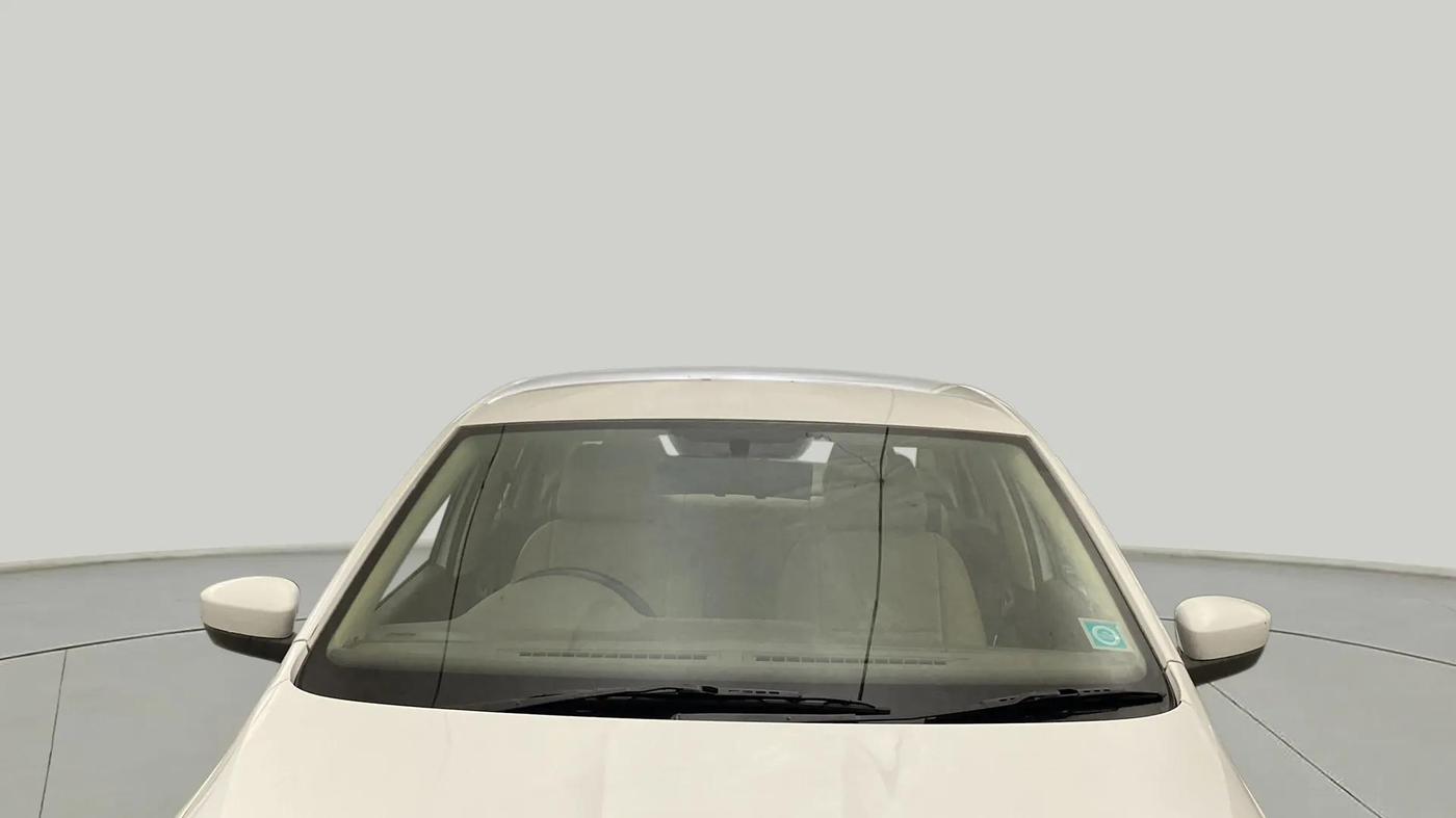 2014 Skoda Rapid AMBITION 1.6 MPI MT PLUS, Petrol, Manual, 69,765 km, Front Windshield