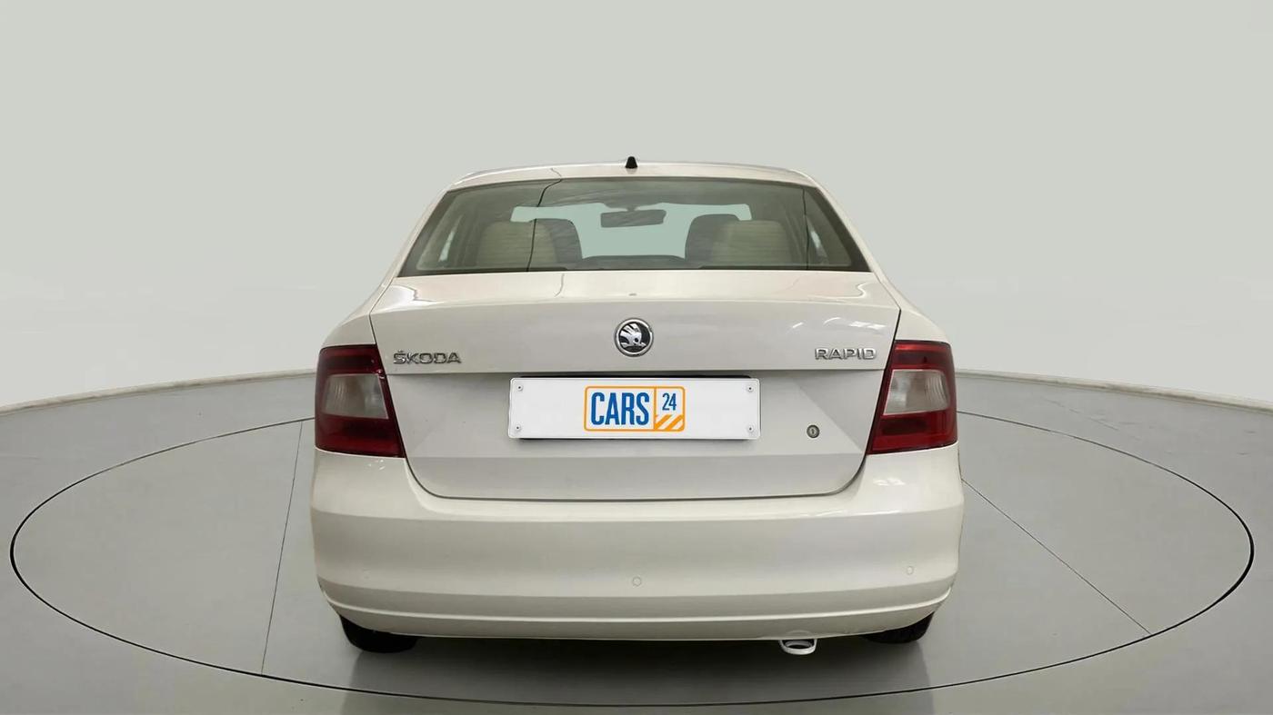 2014 Skoda Rapid AMBITION 1.6 MPI MT PLUS, Petrol, Manual, 69,765 km, Back/Rear