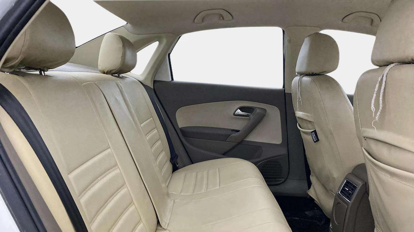 2014 Skoda Rapid AMBITION 1.6 MPI MT PLUS, Petrol, Manual, 69,765 km, Right Side Rear Door Cabin