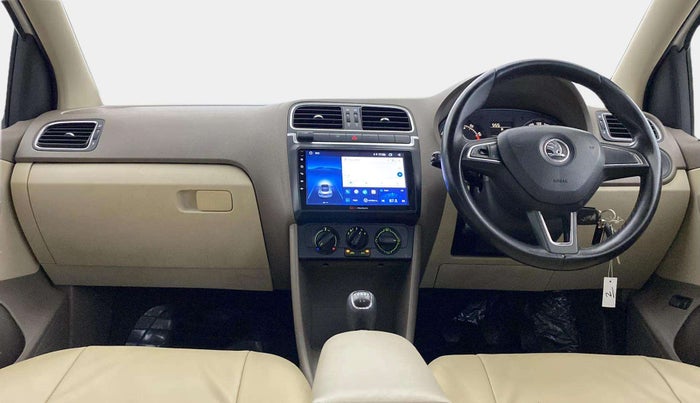 2014 Skoda Rapid AMBITION 1.6 MPI MT PLUS, Petrol, Manual, 69,765 km, Dashboard